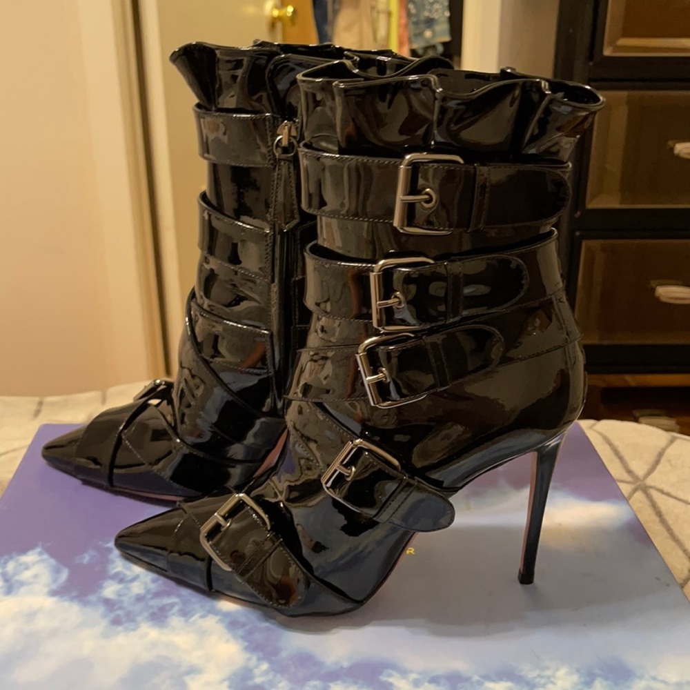 Aquazzura (Claudia Schiffer) black patent heels 38